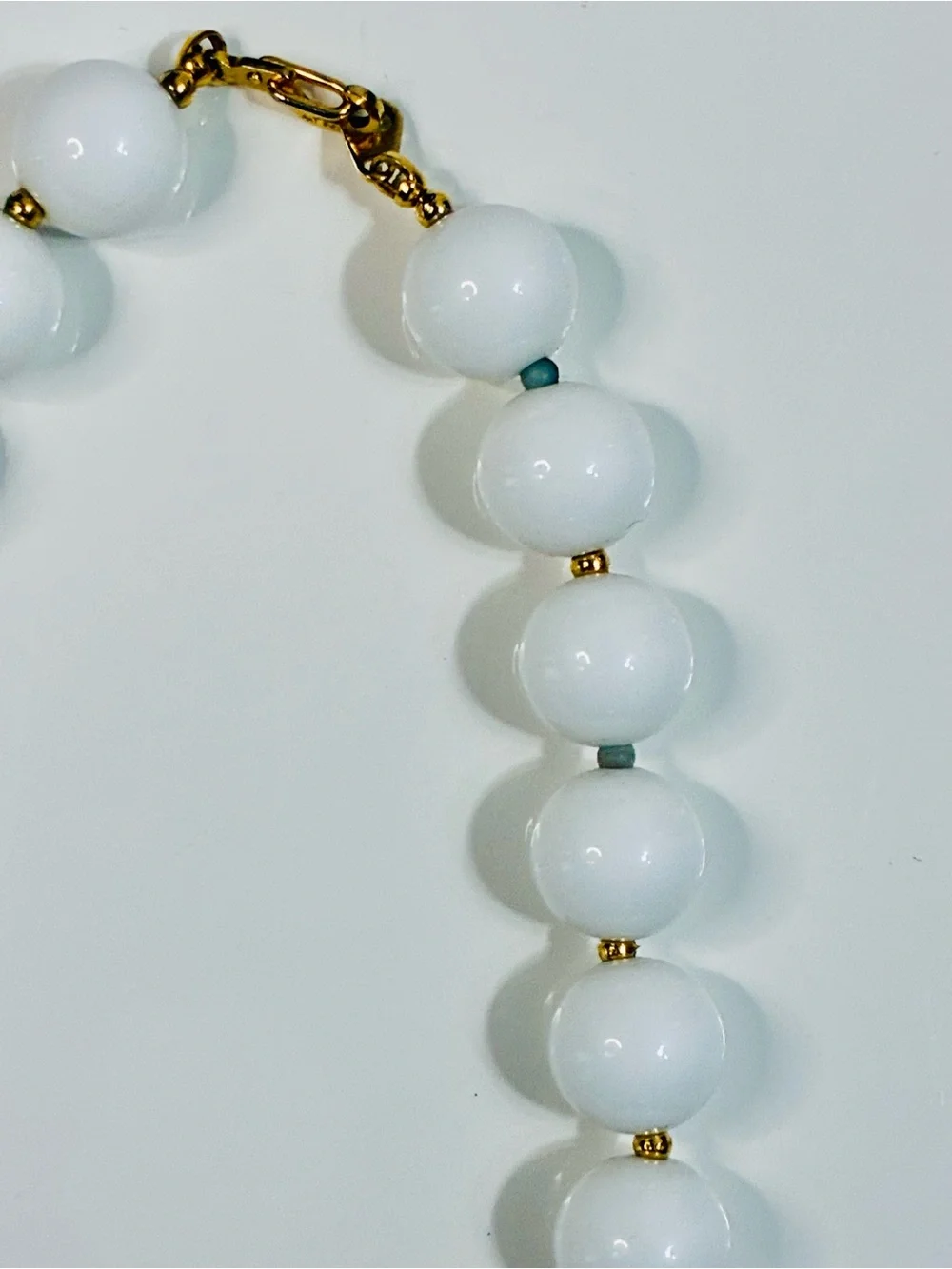 VTG Classic White Bead Necklace with Gold Accents Retro MCM Every Day Casual